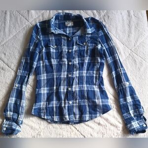 Levi's buttons down shirt